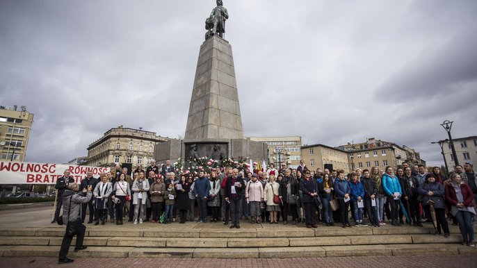 Podczas uroczystości odśpiewano hymn narodowy z zapomnianą zwrotką o Kościuszce Podczas uroczystości odśpiewano hymn narodowy z zapomnianą zwrotką o Kościuszce - fot. Stefan Brajter / UMŁ