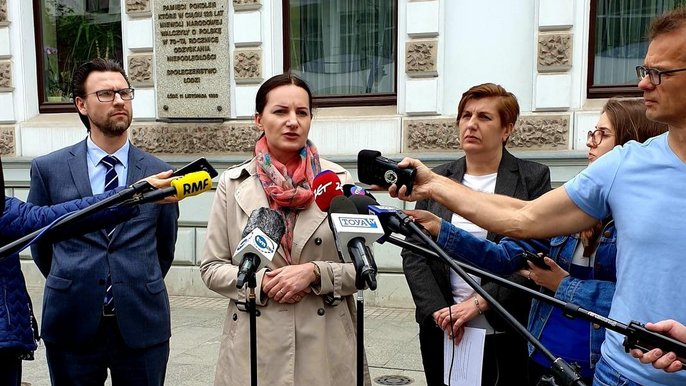 W poniedziałek 8 czerwca ponad 4 tys. łódzkich absolwentów szkół średnich przystąpi do egzaminu dojrzałości. W poniedziałek 8 czerwca ponad 4 tys. łódzkich absolwentów szkół średnich przystąpi do egzaminu dojrzałości.