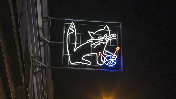 Neon wrócił na kamienicę przy ul. Legionów 48 - fot. Stefan Brajter / UMŁ