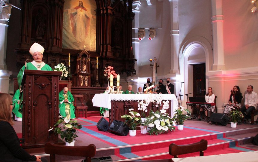 W Łodzi Jubileuszowe obchody 40-lecia wydarzeń Sierpnia’80 rozpoczęła msza święta w kościele oo. Jezuitów, której przewodniczył metropolita łódzki abp Grzegorz Ryś. fot. Solidarność