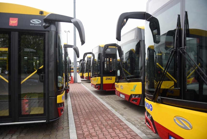 Wkrótce po Łodzi zacznie kursować 46 nowych, niskopodłogowych i klimatyzowanych autobusów Solaris Urbino. Na dachach 20 z nich zamontowane będą ogniwa fotowoltaniczne, zasilające kasowniki i biletomaty. fot. Paweł Łacheta