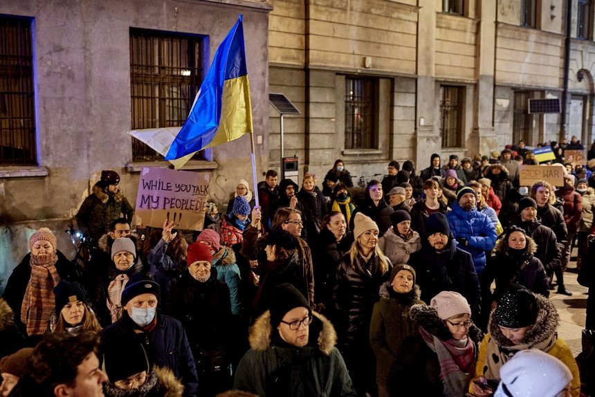Marsz "Stop Wojnie!" na ul. Piotrkowskiej fot. Radosław Jóźwiak