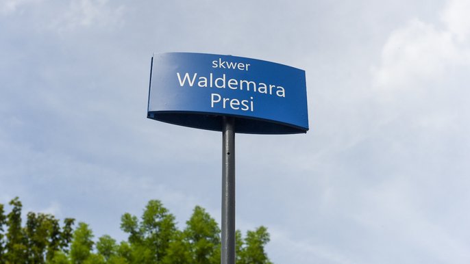 Skwer im. Waldemara Presi przy teatrze Arlekin - fot. Paweł Łacheta