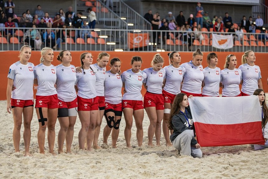 Polska drużyna podczas hymnu
