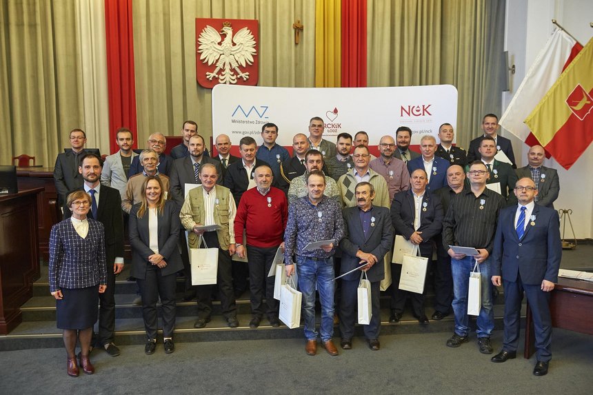 34 łodzian, z których każdy oddał ponad 20 litrów krwi, zostało wyróżnionych odznakami „Honorowy Dawca Krwi – Zasłużony dla Zdrowia Narodu". fot. Radosław Jóźwiak