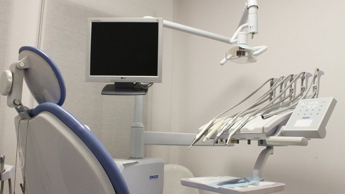 W nagłych stanach można skorzystać z pomocy dentystów w miejskich poradniach. W nagłych stanach można skorzystać z pomocy dentystów w miejskich poradniach. - fot. Licencja CC0