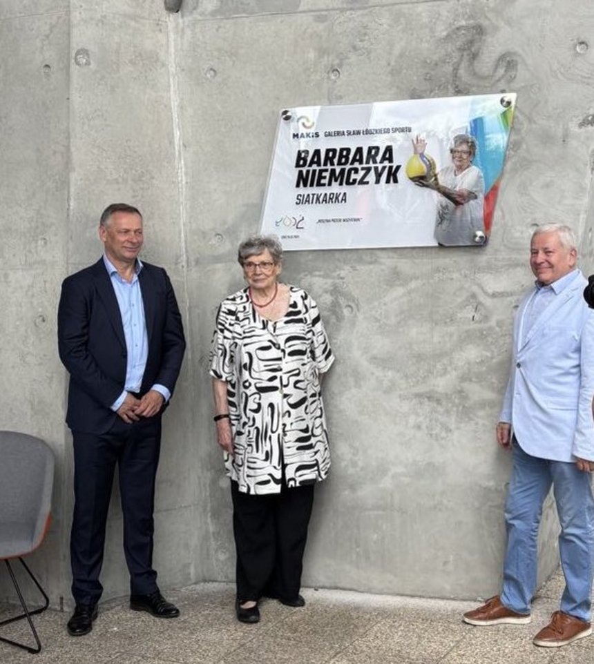 Barbara Niemczyk po odsłonięciu pamiątkowej tablicy