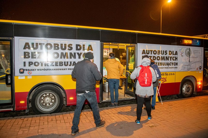 Autobus dla bezdomnych i potrzebujących