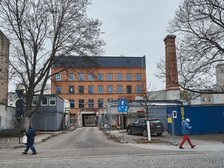 Elewacja z zabytkowej czerwonej cegły kamienicy przy ul. Tuwima 10  fot. Radosław Jóźwiak / UMŁ