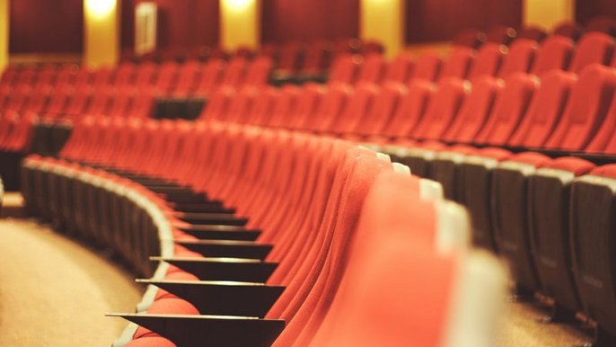 W niektórych miejskich placówkach kultury można jeszcze kupić bilety na sylwestrowe spektakle - fot. CC0 license