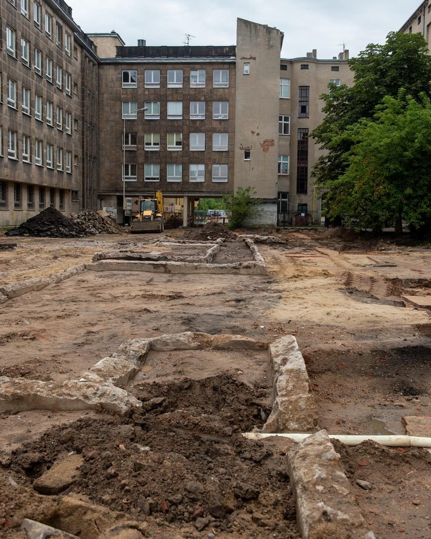 Fortyfikacje przeciwlotnicze z czasów wojny i pozostałości dawnej