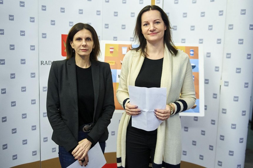 Radne Małgorzata Moskwa-Wodnicka, przewodnicząca Klubu Radnych SLD oraz Monika Malinowska–Olszowy, radna Klubu KO. fot. Radosław Jóźwiak
