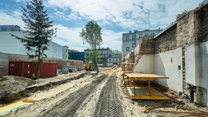 Mimo przedłużającej się pandemii trwają intensywne prace budowlane nad przebiciem między ulicami Legionów 25, a Ogrodową 20 i Gdańską 8. Mimo przedłużającej się pandemii trwają intensywne prace budowlane nad przebiciem między ulicami Legionów 25, a Ogrodową 20 i Gdańską 8. - fot. Radosław Jóźwiak / UMŁ