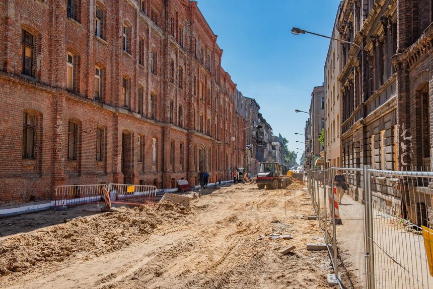 Prace na ul. Gdańskiej przebiegają bez większych zakłóceń, kończą się roboty ziemne i wymiana infrastruktury podziemnej, fot.: Radosław Żydowicz