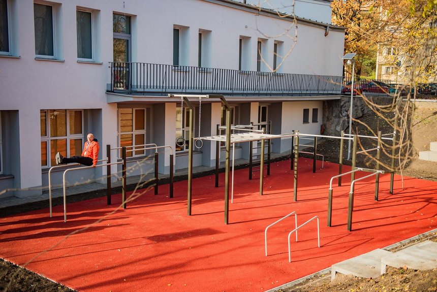 Zewnętrzne siłownie ulokowane są po dwóch różnych stronach budynku przychodni fot. Radosław Żydowicz / UMŁ