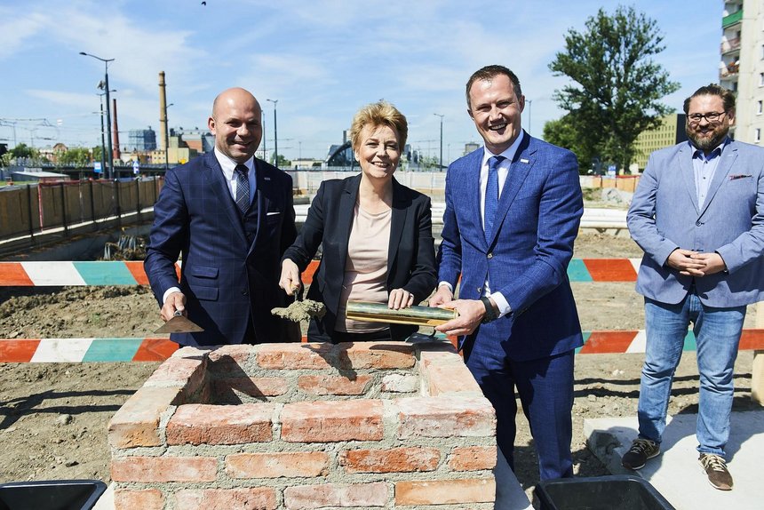 Osiedle Primo to ponad 400 mieszkań w Nowym Centrum Łodzi. W czwartek wmurowano kamień węgielny pod pierwszą inwestycję mieszkaniową w NCŁ fot. Radosław Jóźwiak / UMŁ