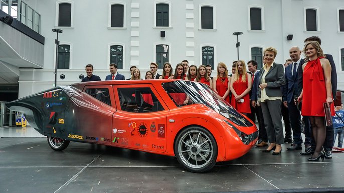 Prezentacja bolidu Lodz Solar Team Prezentacja bolidu Lodz Solar Team - fot. Grzegorz Sikora / UMŁ