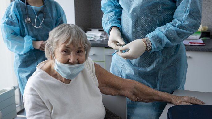 Pani Halina Bogdańska została zaszczepiona Pani Halina Bogdańska została zaszczepiona - fot. UMŁ