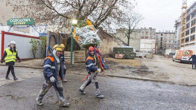 We wtorek (21 listopada) na budynku Ogrodowa Office zawisła wiecha We wtorek (21 listopada) na budynku Ogrodowa Office zawisła wiecha - fot. Stefan Brajter / UMŁ