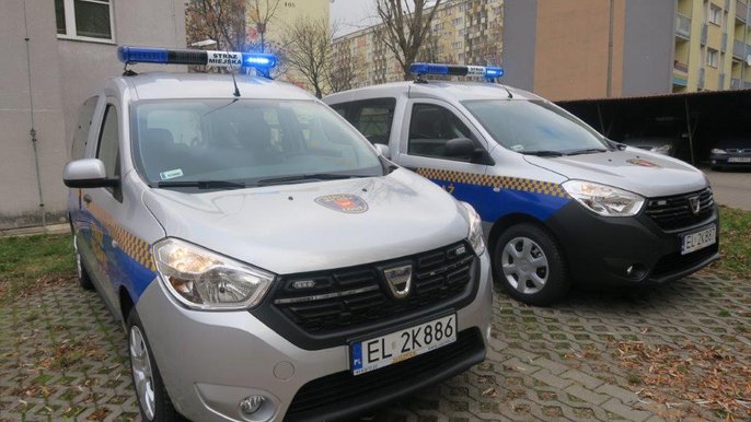Straż Miejska ma do dyspozycji dwa nowe samochody. To Dacie Dokker, dość duże auta, które mają spory przedział ładunkowy i dobrze sprawdzają się podczas służby. Straż Miejska ma do dyspozycji dwa nowe samochody. To Dacie Dokker, dość duże auta, które mają spory przedział ładunkowy i dobrze sprawdzają się podczas służby.