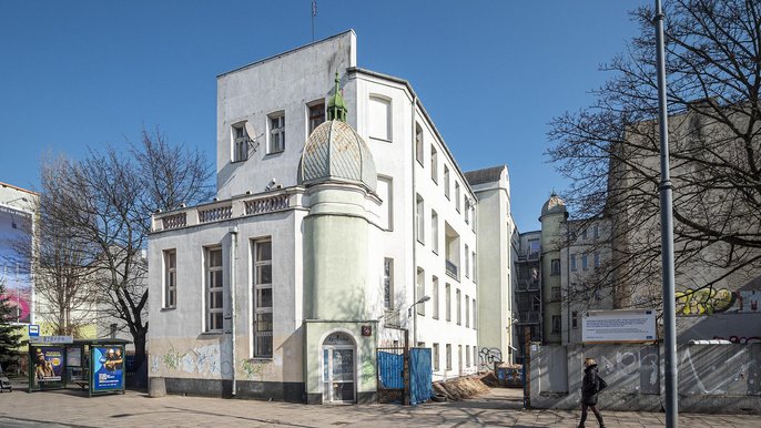 Przy ulicy Zachodniej 56 na początku XX wieku mieścił się zakład kąpielowy „Centralne Kąpiele” Hersza Offenbacha, po II wojnie światowej łaźnia miejska. - fot. Stefan Brajter