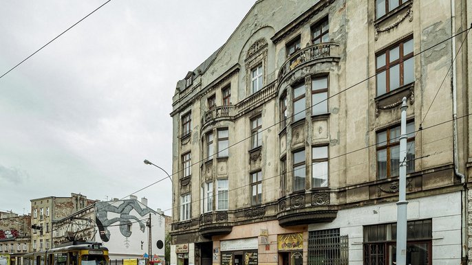 Wozownię, kaflowe piece, liczne zdobienia i sztukaterie kryje rewitalizowana kamienica przy ul. Legionów Wozownię, kaflowe piece, liczne zdobienia i sztukaterie kryje rewitalizowana kamienica przy ul. Legionów - fot. Stefan Brajter / UMŁ