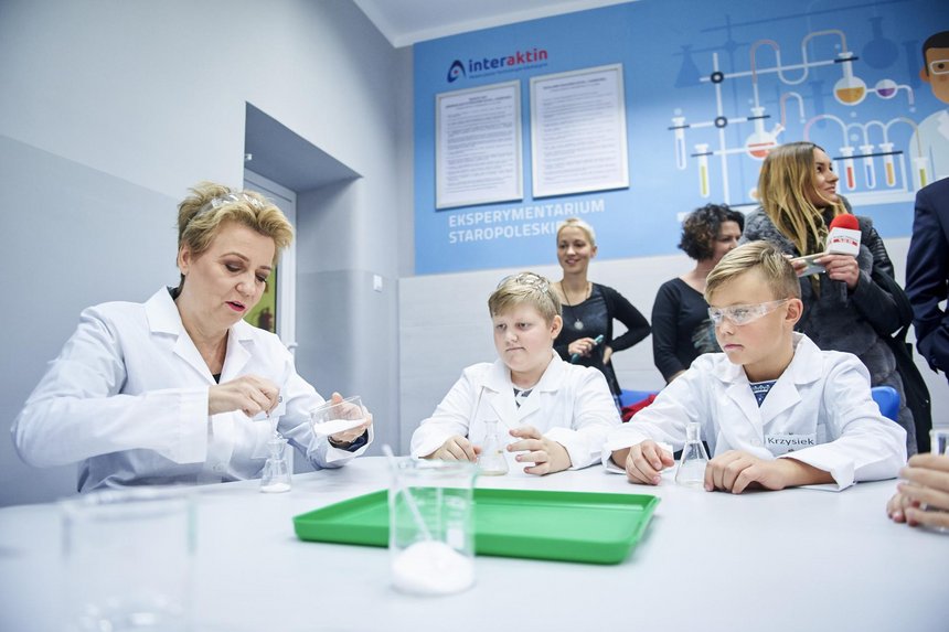 Lekcje chemii, biologii czy fizyki nie będą już takie jak dotychczas. Oto "Eksperymentatiorium staropoleskie" fot. Radosław Jóźwiak / UMŁ