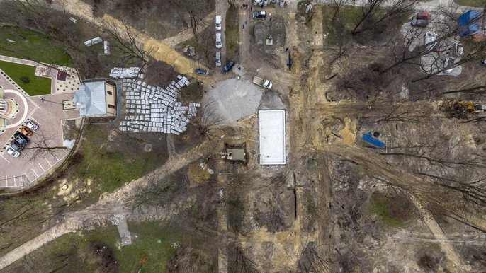 Powstał już fundament nowej fontanny, trwają prace ziemne i instalacyjne, zaczyna się budowa alejek Powstał już fundament nowej fontanny, trwają prace ziemne i instalacyjne, zaczyna się budowa alejek - fot. Stefan Brajter / UMŁ