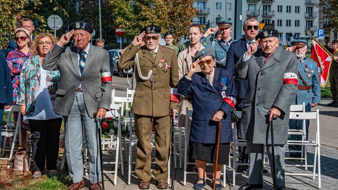 - Barbara Mazurkiewicz ps. Muszka, pułkownik Włodzimierz Pajdowski ps. Niemen, porucznik Eugeniusz Uhryn, ps. Żak, porucznik Edmund Starzyński pd. Dąb. Fot. P. Wacławiak, UMŁ