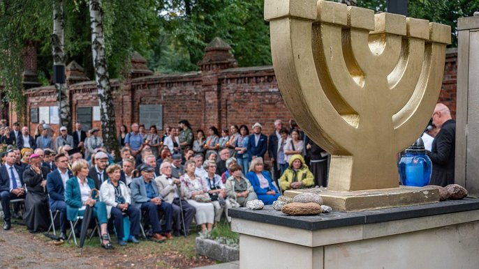 Uroczystości religijne. Cmentarz żydowski w Łodzi. Fot. P. Wacławiak, UMŁ. Uroczystości religijne. Cmentarz żydowski w Łodzi. Fot. P. Wacławiak, UMŁ.