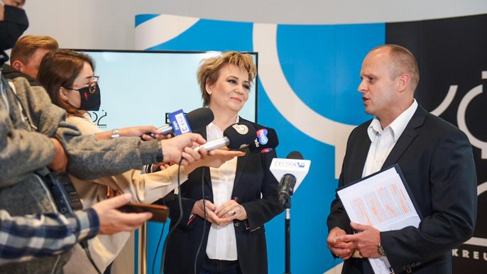 Prezydent Łodzi Hanna Zdanowska i Paweł Adamowicz, Dyrektor Fabryki Suszarek do Ubrań BSH w Łodzi Prezydent Łodzi Hanna Zdanowska i Paweł Adamowicz, Dyrektor Fabryki Suszarek do Ubrań BSH w Łodzi - fot. Paweł Łacheta / UMŁ