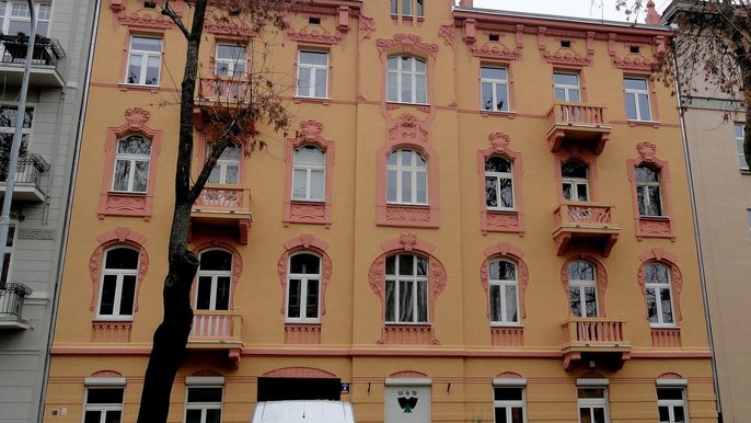 Pl. Dąbrowskiego 4 Pl. Dąbrowskiego 4