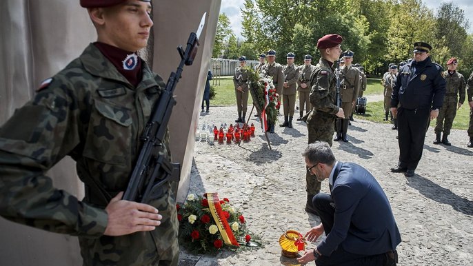 Uroczystości przy Pomniku Martyrologii Dzieci Uroczystości przy Pomniku Martyrologii Dzieci - fot. Radosław Jóźwiak / UMŁ