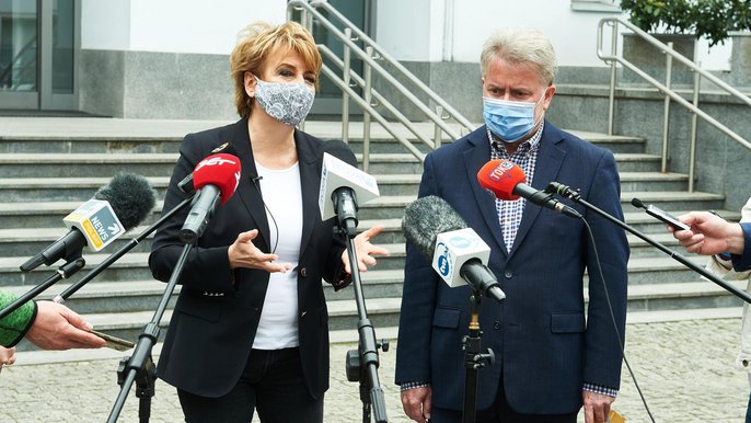 Wraz ze stopniowym odmrażaniem gospodarki władze Łodzi zdecydowały o udostępnieniu lokalnym przedsiębiorcom Łódzkiego Funduszu Poręczeń Kredytowych, nad którym pieczę będzie sprawował Bionanopark. Wraz ze stopniowym odmrażaniem gospodarki władze Łodzi zdecydowały o udostępnieniu lokalnym przedsiębiorcom Łódzkiego Funduszu Poręczeń Kredytowych, nad którym pieczę będzie sprawował Bionanopark. - fot. Radosław Jóźwiak / UMŁ
