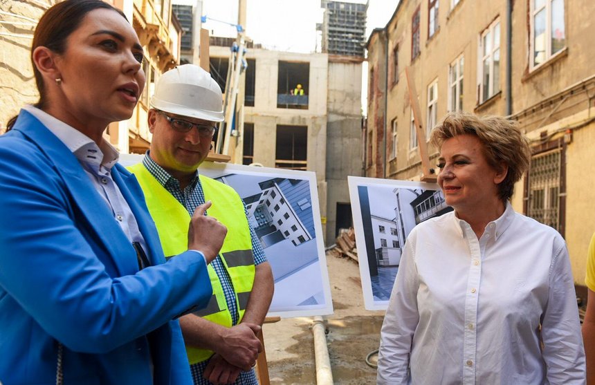 Prezydent Hanna Zdanowska na placu budowy hotelu przy ul. Piotrkowskiej 40 fot. Paweł Łacheta / UMŁ