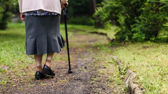Na wniosek mieszkańców zrobione będą alejki z kostki brukowej Na wniosek mieszkańców zrobione będą alejki z kostki brukowej - fot. Radosław Żydowicz / UMŁ
