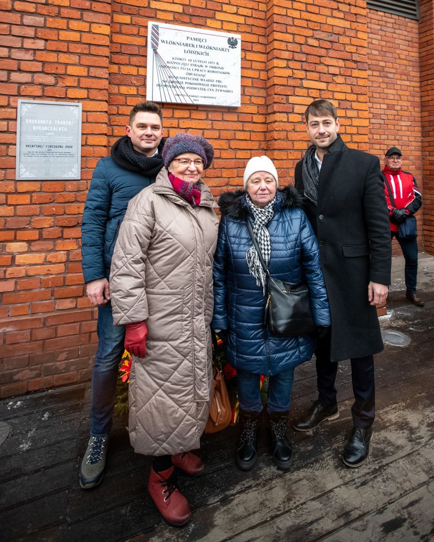 W uroczystości z łódzkimi włókniarkami uczestniczyli przewodniczący Rady Miejskiej w Łodzi Marcin Gołaszewski i wiceprezydent miasta Adam Pustelnik. Zdjęcia: P. Łacheta, UMŁ.