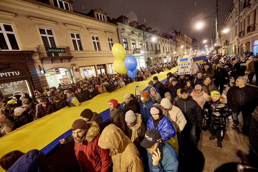 Marsz "Stop Wojnie!" na ul. Piotrkowskiej fot. Radosław Jóźwiak