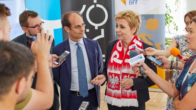 - Dla mnie jest bardzo ważne to, że w Łodzi rozwijają się usługi finansowe. To są kolejne miejsca pracy, dobrze płatne i potwierdzające, że wybór naszego miasta jako lokalizacji tego biznesu okazał się trafiony - mówiła prezydent Zdanowska - Dla mnie jest bardzo ważne to, że w Łodzi rozwijają się usługi finansowe. To są kolejne miejsca pracy, dobrze płatne i potwierdzające, że wybór naszego miasta jako lokalizacji tego biznesu okazał się trafiony - mówiła prezydent Zdanowska - fot. Sebastian Glapiński / UMŁ