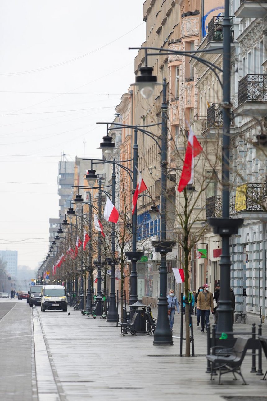 Biało-czerwone flagi na Piotrkowskiej fot. Konrad Ciężki / UMŁ
