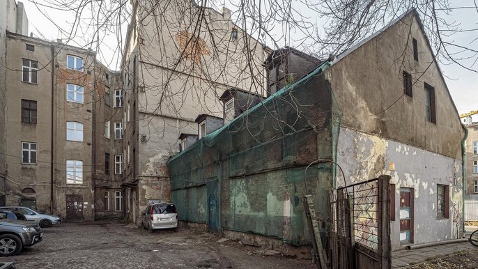 Pomorska 11 - stan na listopad 2019 r. - widok od strony ul. Pomorskiej Pomorska 11 - stan na listopad 2019 r. - widok od strony ul. Pomorskiej - fot Stefan Brajter