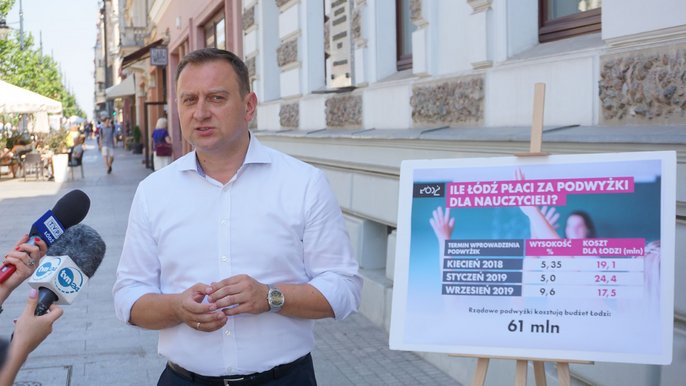 Rządowe podwyżki za pieniądze samorządowe - fot. Monika Pawlak / UMŁ