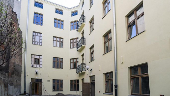 W kamienicy przy ul. Narutowicza 4 będą komfortowe mieszkania, lokale użytkowe i zielone podwórko do sąsiedzkich spotkań. W kamienicy przy ul. Narutowicza 4 będą komfortowe mieszkania, lokale użytkowe i zielone podwórko do sąsiedzkich spotkań.