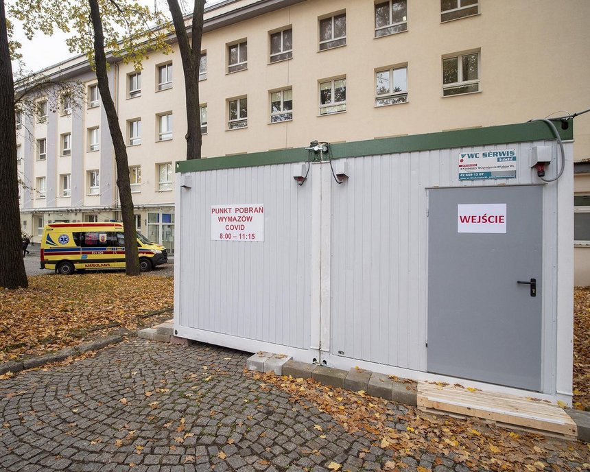 Kontenery medyczne szpitalu przy ul. Milionowej 14 fot. Stefan Brajter / UMŁ