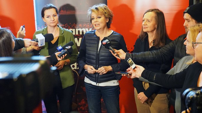 Na zdjęciu od lewej: Małgorzata Moskwa-Wodnicka, wiceprezydent Łodzi odpowiedzialna za kulturę, Prezydent Łodzi Hanna Zdanowska oraz Ewa Pilawska, dyrektor Teatru Powszechnego - fot. Monika Pawlak