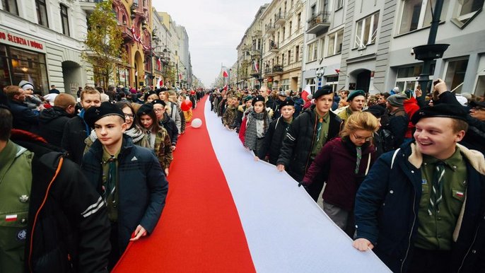 123 metrowa flaga Polski, której długość odpowiada długości pozostawania naszej Ojczyzny pod zaborami 123 metrowa flaga Polski, której długość odpowiada długości pozostawania naszej Ojczyzny pod zaborami - mat. UMŁ