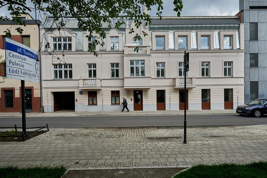 W świeżo zrewitalizowanej kamienicy przy ul. Tuwima 52 oprócz 6 mieszkań znajduje się także 7 lokali użytkowych i pomieszczenie na pracownię artystyczną. fot. Radosław Jóźwiak / UMŁ