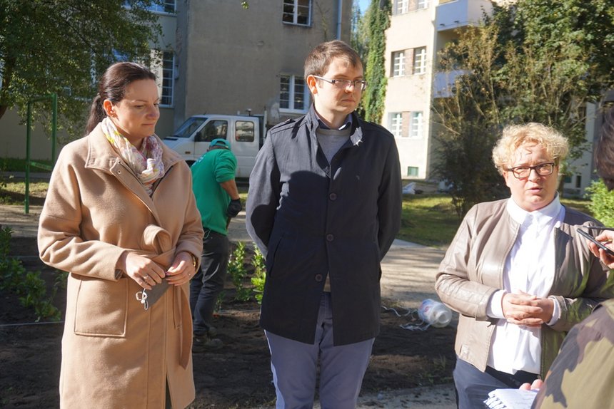 Małgorzata Moskwa-Wodnicka, wiceprezydent Łodzi, Remigiusz Kaczmarek, przewodniczący Rady Osiedla im. Montwiłła-Mireckiego oraz Małgorzata Ożegalska, zastępca dyrektora Wydziału Gospodarki Komunalnej UMŁ