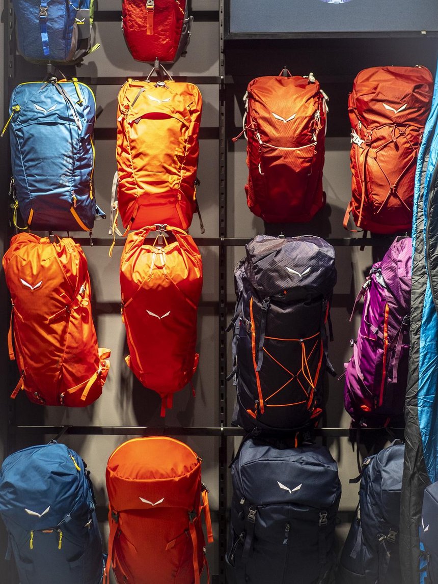 Sklep z odzieżą i wyposażeniem turystycznym Salewa Mountain Shop fot. Stefan Brajter / UMŁ