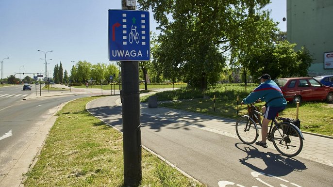 Uwaga, pierwszeństwo dla rowerzysty! Na ulice w Łodzi wprowadzono nowe znaki drogowe Uwaga, pierwszeństwo dla rowerzysty! Na ulice w Łodzi wprowadzono nowe znaki drogowe - fot. Radosław Jóźwiak / UMŁ